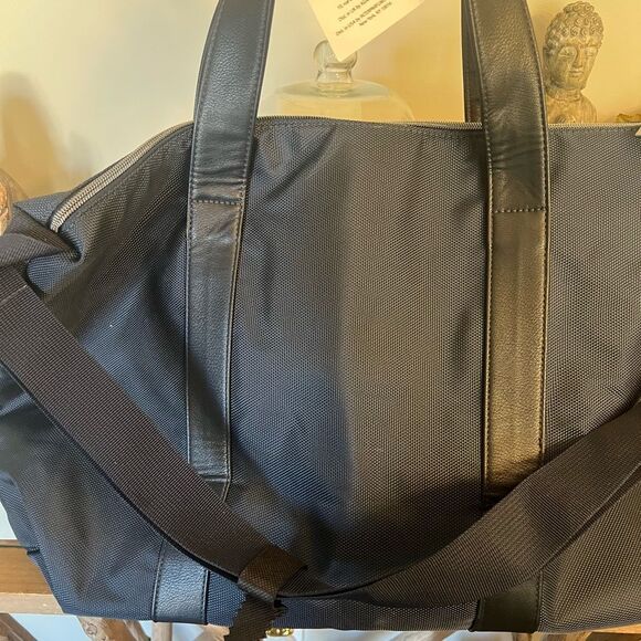 Jimmy Choo Parfums NWT weekend nylon weekend duffle bag. Travel. Weekends. - Picture 2 of 10